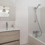 Bel Dans Front De 아파트 포르니세